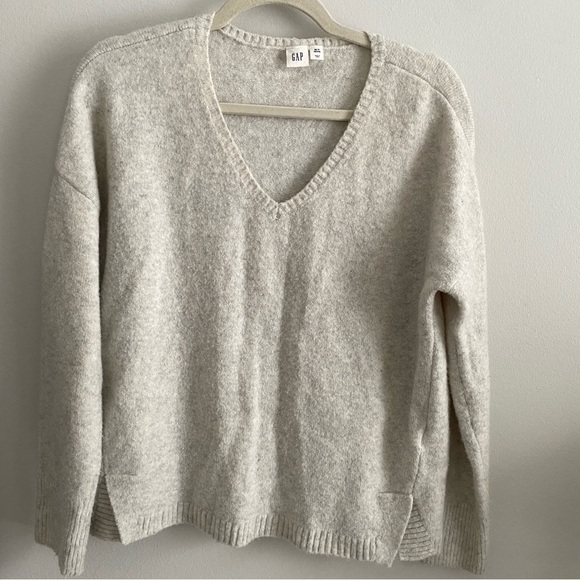 GAP Wool Alpaca Blend Oversize V-Neck Boxy Sweater Size XS Petite - Picture 3 of 11